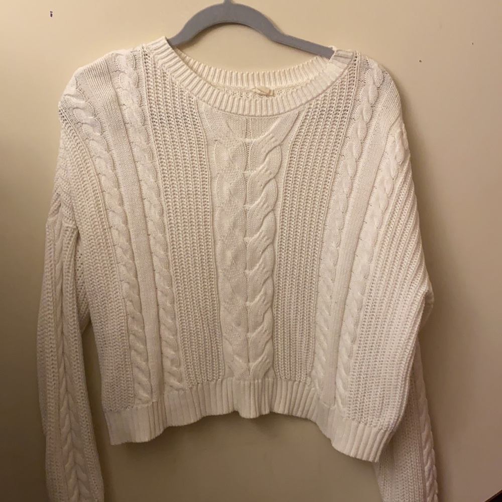 white sweater size M